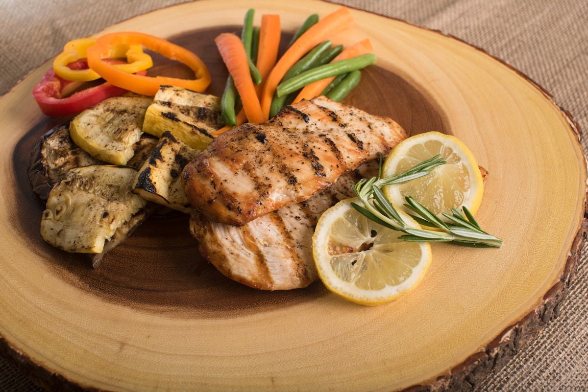 Knusprige Hähnchenschenkel aus dem Airfryer: Besser als vom Grillwagen